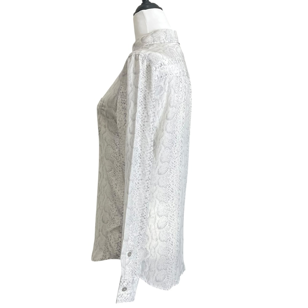 Equipment Brett Silk Shirt XS White Snake Print Button Front Office Chic
New - Picture 5 of 10